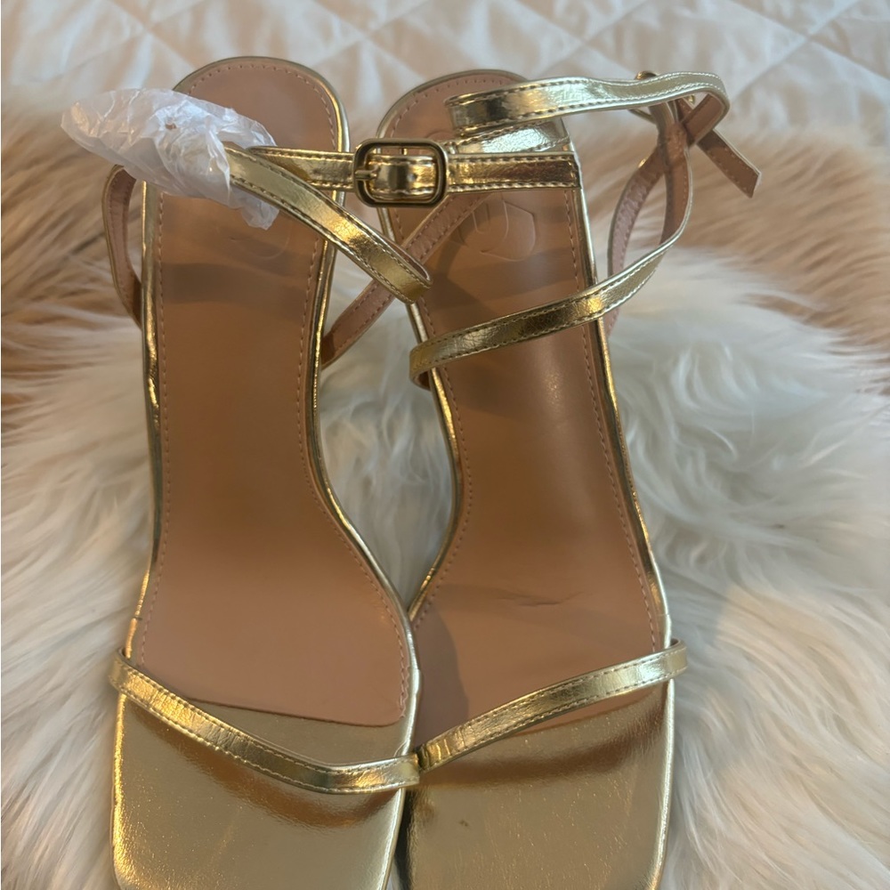 GOLD SEXY SCULPTURAL HEEL. - Picture 3 of 8